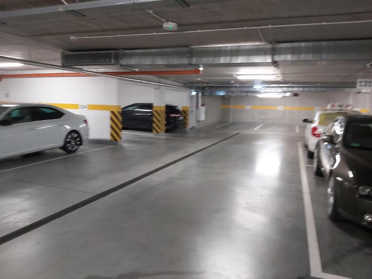 Spectrum Super Vip Free Parking Danzica Esterno foto